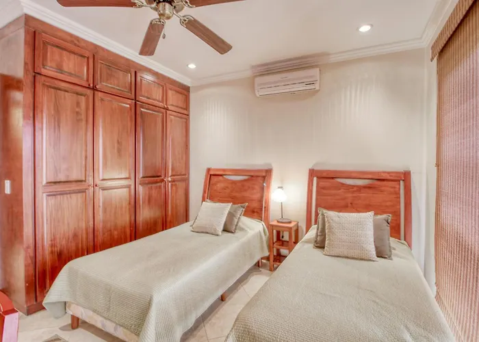 Stunning 2Br Oceanview 4Th-Floor | Balcony Playa Flamingo