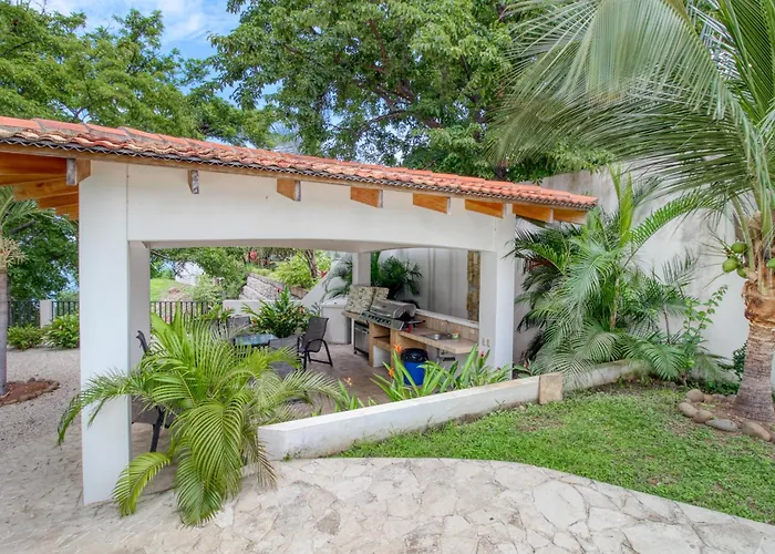 Stunning 2Br Oceanview 4Th-Floor | Balcony Apartment